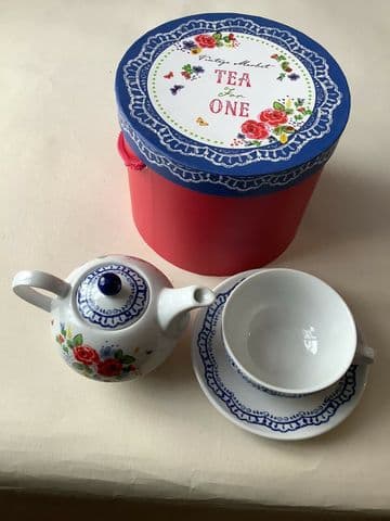 TEA FOR ONE CERAMIC TEAPOT CUP AND SAUCER (NEW And Boxed)