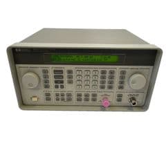 HP HEWLETT PACKARD 8647A SIGNAL GENERATOR 250 kHz - 1000 MHz