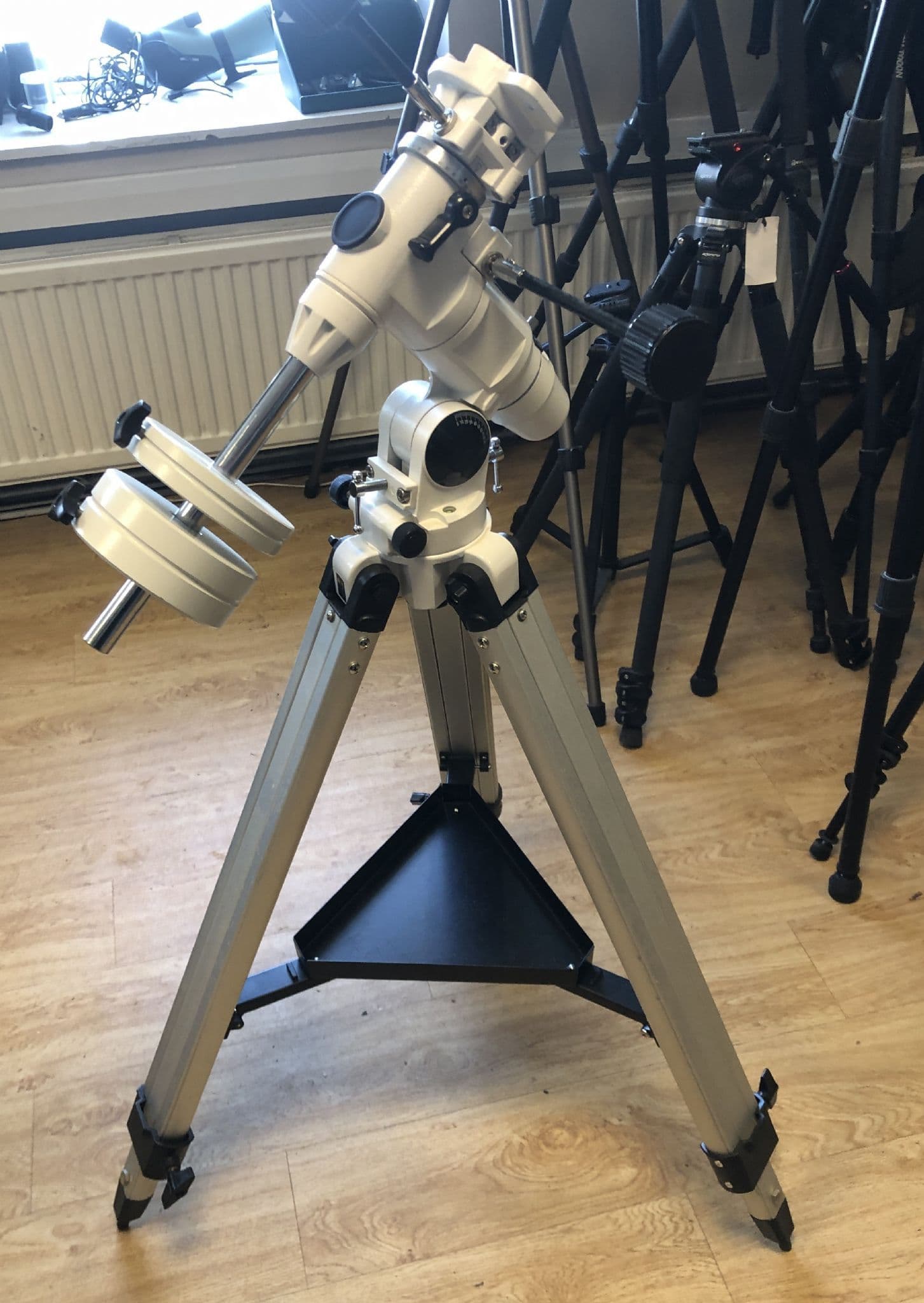 USED SkyWatcher EQ32 Mount and Tripod