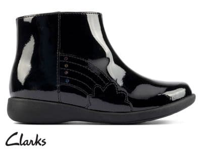 Junior Clarks ‘Etch Glow’ Boots x6: £15.95