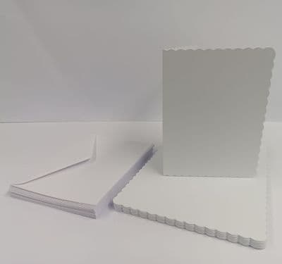 25 Pack A6 Pre-Creased Scalloped White Blank Cards (250gsm) & Envelopes (100gsm)