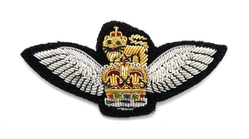 Badge Pilot Badge RAF uniform R2634