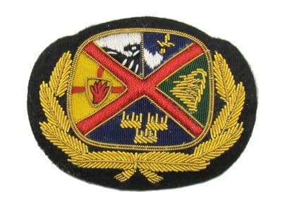 Cap Badge Gold wreath  on black R344