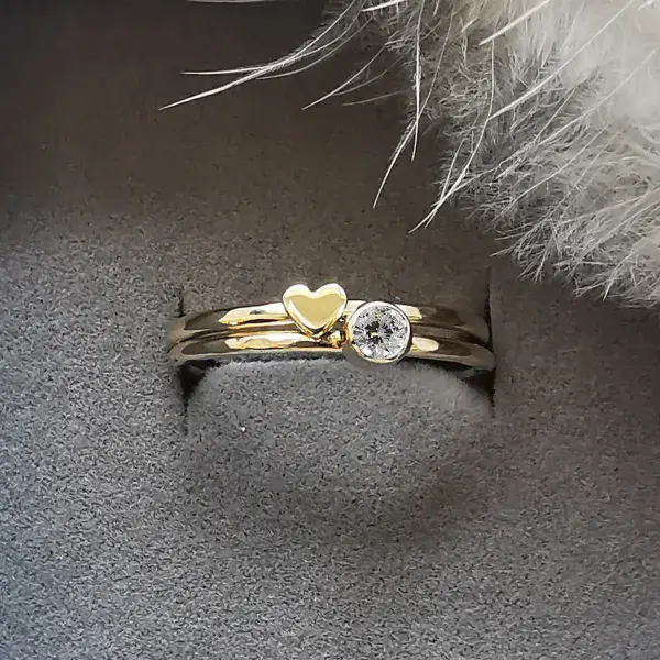 3mm Diamond, 9ct Gold Heart Memorial Ring -Ash/Hair Hidden