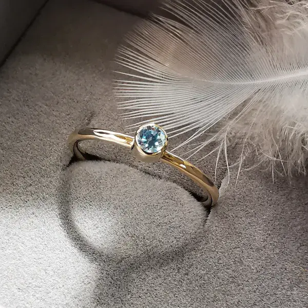 3mm Diamond, Ash / Hair Hidden 9ct Gold Classic And Simple Memorial Ring