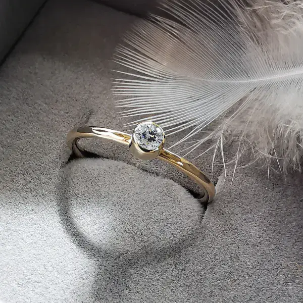 3mm Diamond, Ash / Hair Hidden 9ct Gold Classic And Simple Memorial Ring