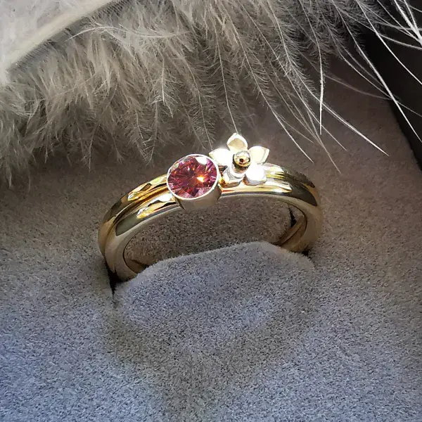 4mm  Diamond, 9ct Gold Forget Me Not Memorial Ring -Ash/Hair Hidden