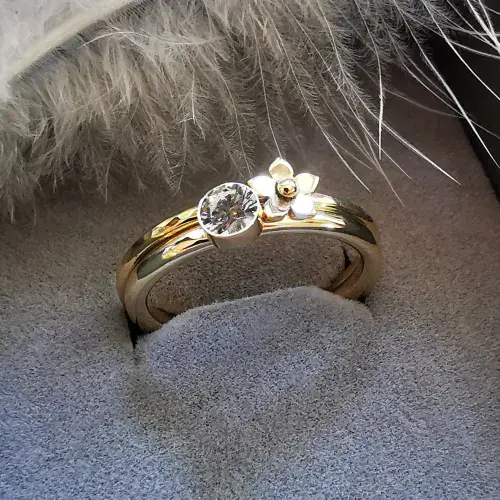 4mm  Diamond, 9ct Gold Forget Me Not Memorial Ring -Ash/Hair Hidden