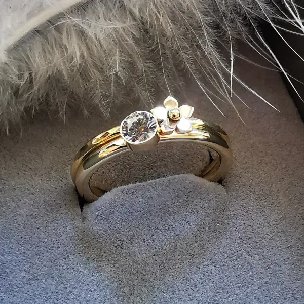 4mm  Diamond, 9ct Gold Forget Me Not Memorial Ring -Ash/Hair Hidden