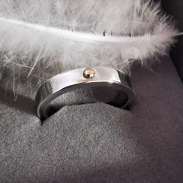 Unisex 4mm Silver and 14ct Gold Memorial Ring Ashes Hidden.