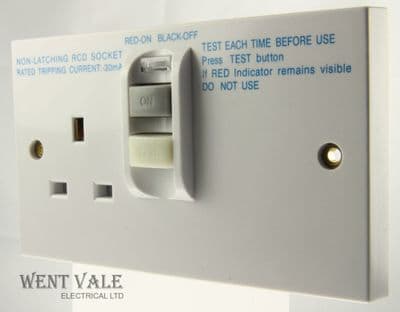 Alto White Moulded - AL 0679 - 13a Single 30mA Non-latching RCD Socket New