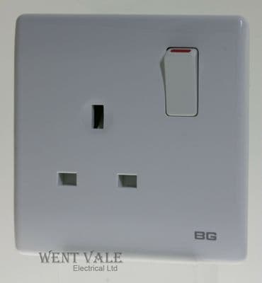 BG Neo Slimline Screwless - PCWH21-01 - 13a 1g Single Pole Switched Socket