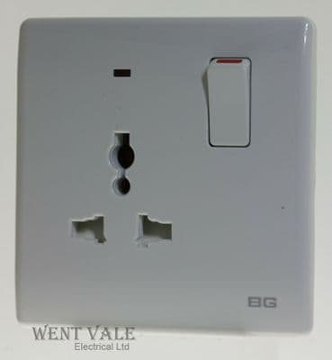 BG Neo Slimline Screwless  PCWH27-01 - 13a 1g Universal Switched Socket with LED