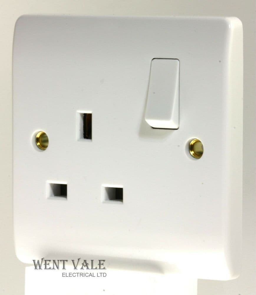 Click Curva - CCA605 - 13a Single Switched Socket Outlet