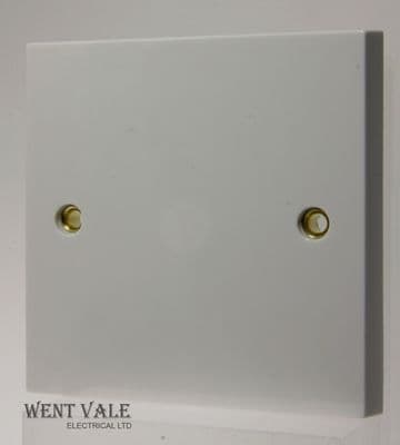 Click Essentials WA017 - Moulded 20a Flex Outlet Plate With Bottom F/Outlet New