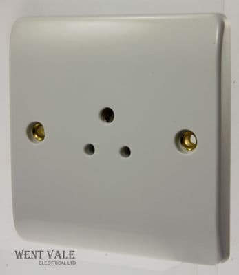 Click Mode - CMA039 - White Moulded 1 Gang 2a Round Three Pin Socket New