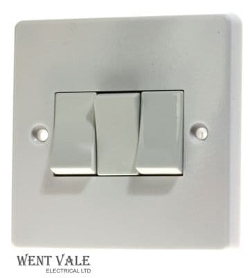 Crabtree Capital Series 4000 - 4173 White Moulded 10ax Three Gang Two Way Switch