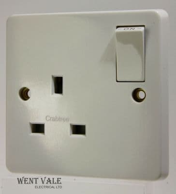 Crabtree Capital Series 4000 - 4304 Moulded 13a 1 Gang S/Pole Switched Socket