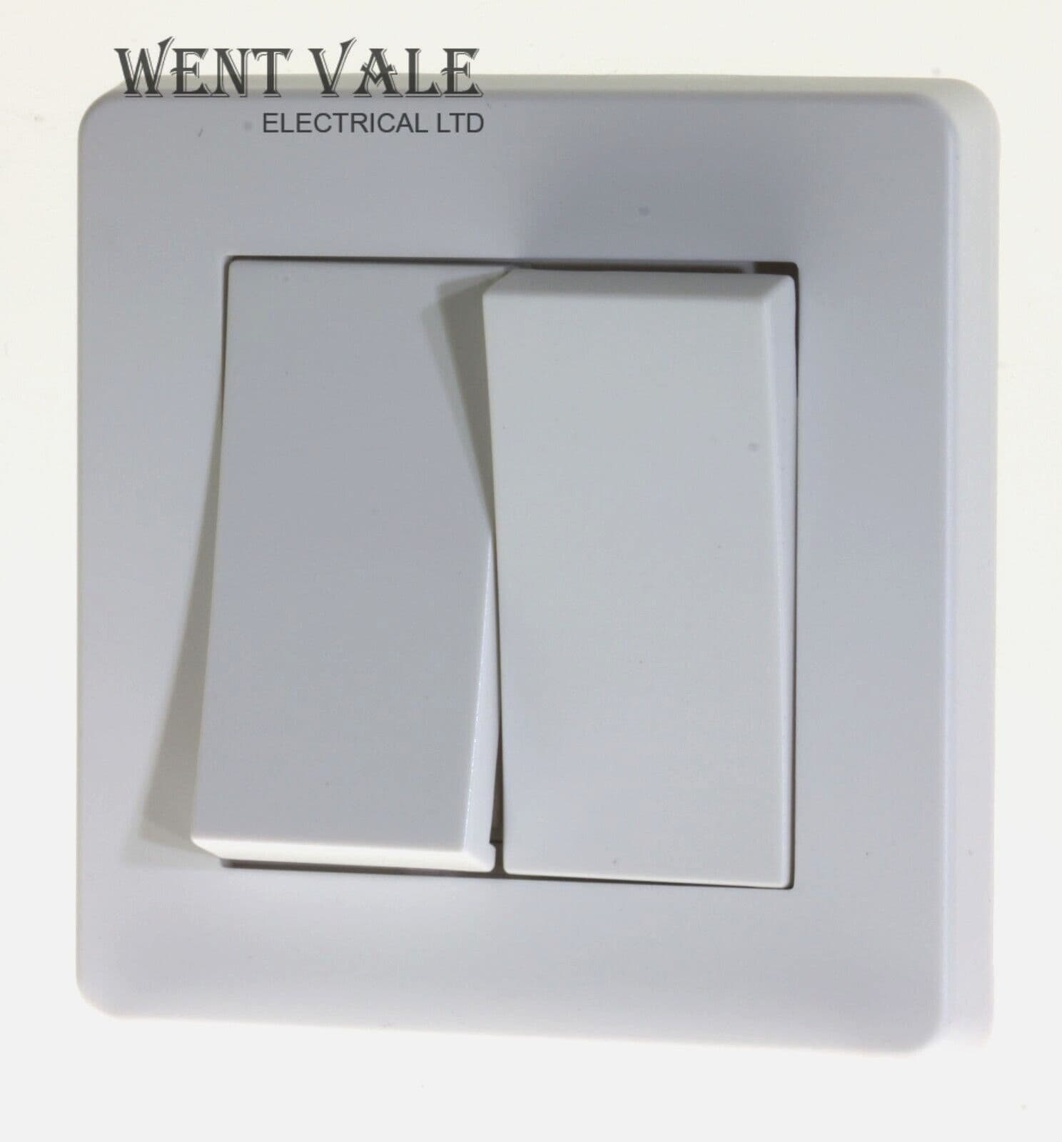 Crabtree Corinthian Range - 5172 - 10ax Two Gang Two Way Wide Rocker Switch