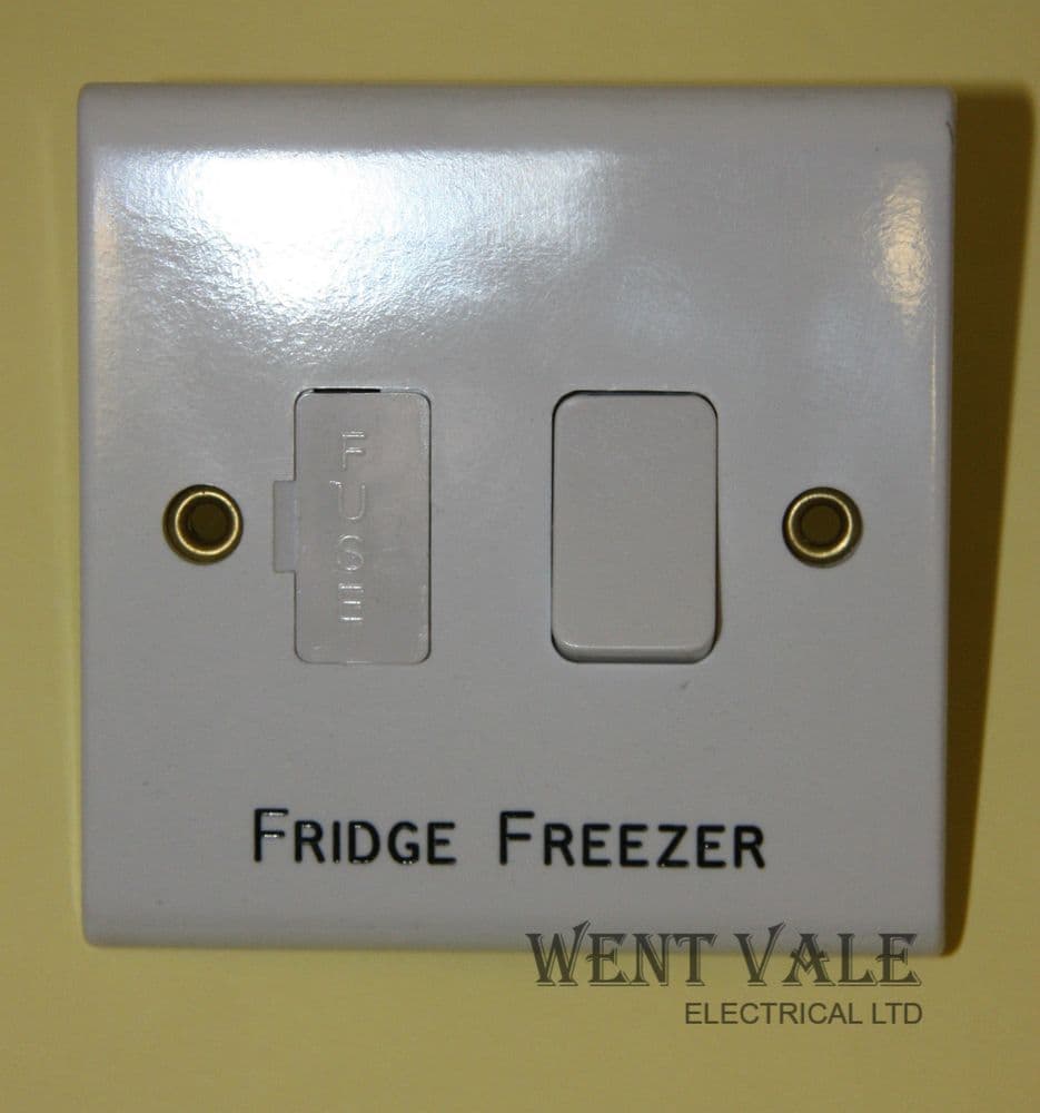 Deta Slimline S1370 FF 13a Engraved Switched Fused Spur "Fridge