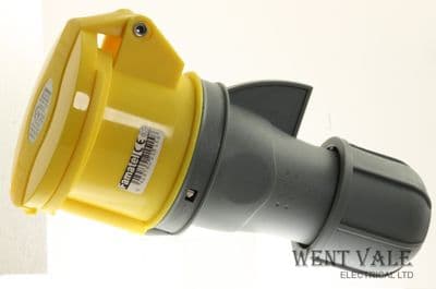 Famatel 23102 - CEE Norm 32a 2P+E 4h 100/110v 50/60Hz IP44 Trailing Lead Socket