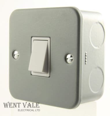 GET Metalclad Range - GMCS612 - 6a 1 Gang 2 Way Surface Switch Silver Grey New