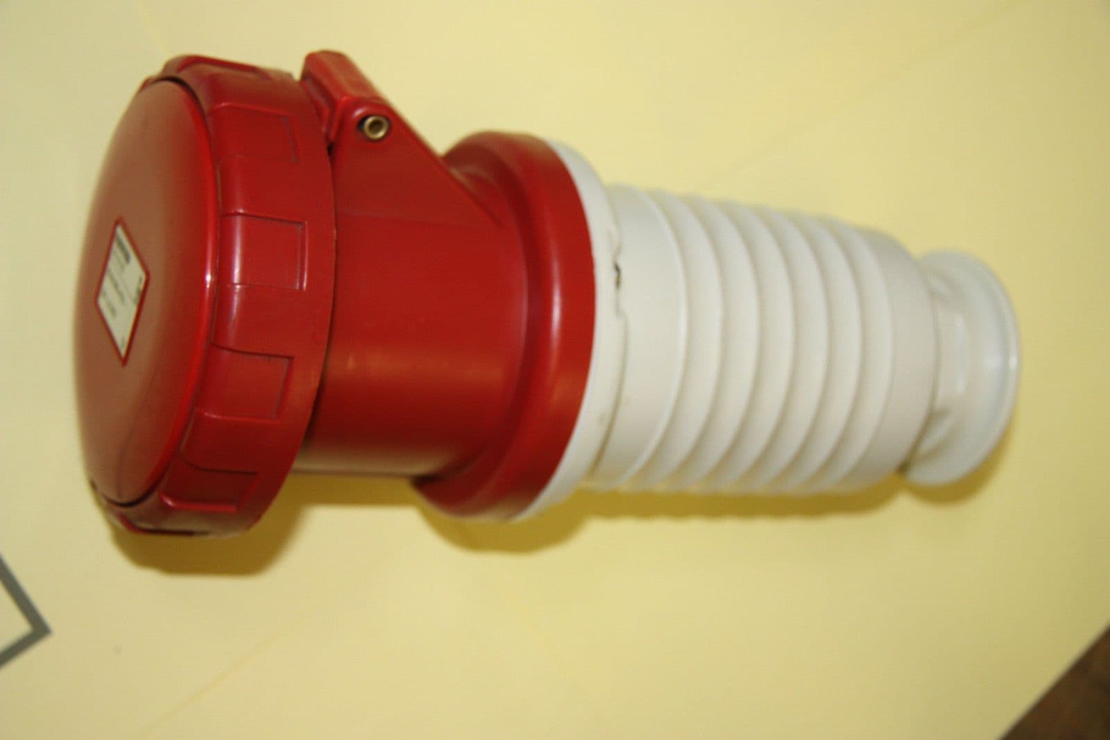 Gewiss GW 63 052 - 63a 6h 3P E 380-415v IP67 Compression Top Trailing ...