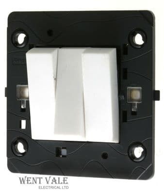 Legrand Arteor - 5720 61 - 20ax 3 Gang 2 Way Switch Body With Square Switches