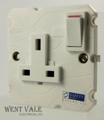 Legrand Arteor - 5721 47 - 13a 1 Gang Switched Socket Body New