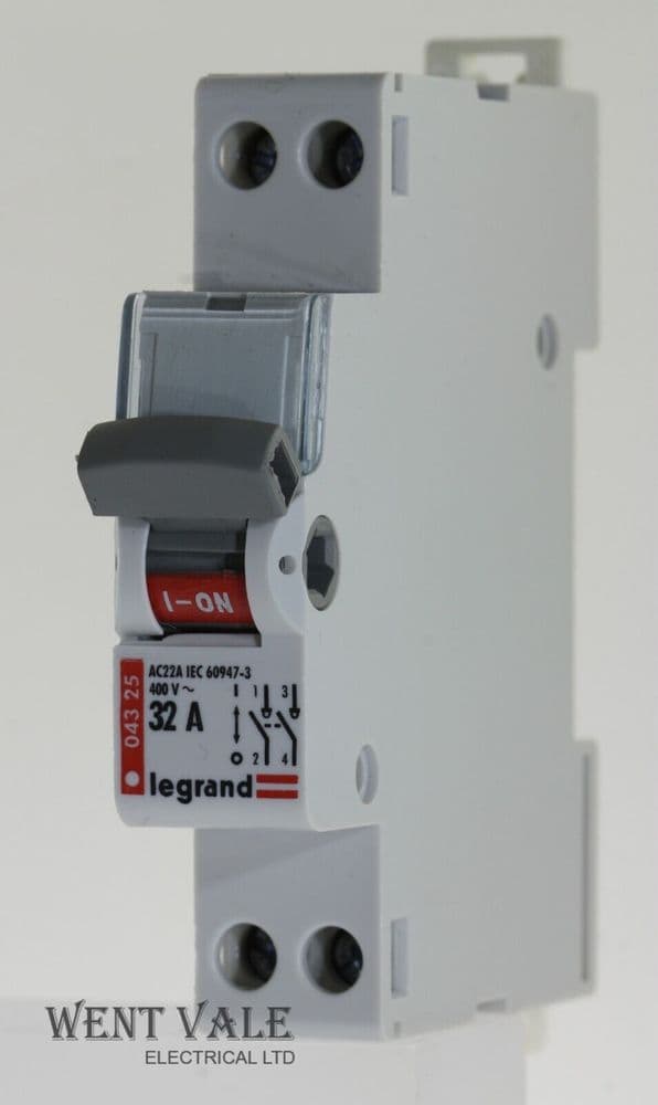 Legrand Lexic 043 25 32a Two Pole One Module Space Saver Switch