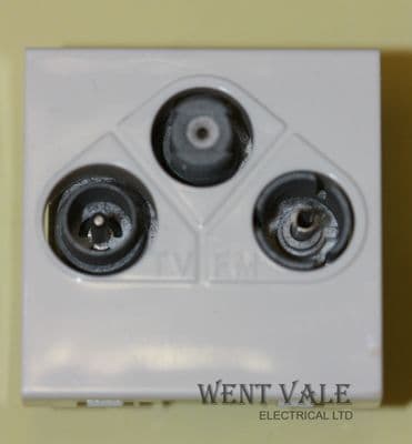 Legrand Mosaic - 0743 75 - Euro TV/FM/SAT Triplexer 45 x 45mm Module Unused