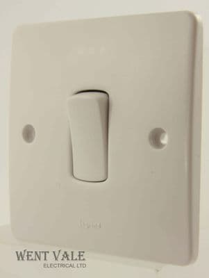 Legrand Synergy - 7300 05 - 10a 1 Gang Intermediate Plateswitch New