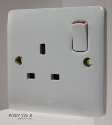 Legrand Synergy - 7300 66 - 13a 1 Gang Single Pole Switched Socket New