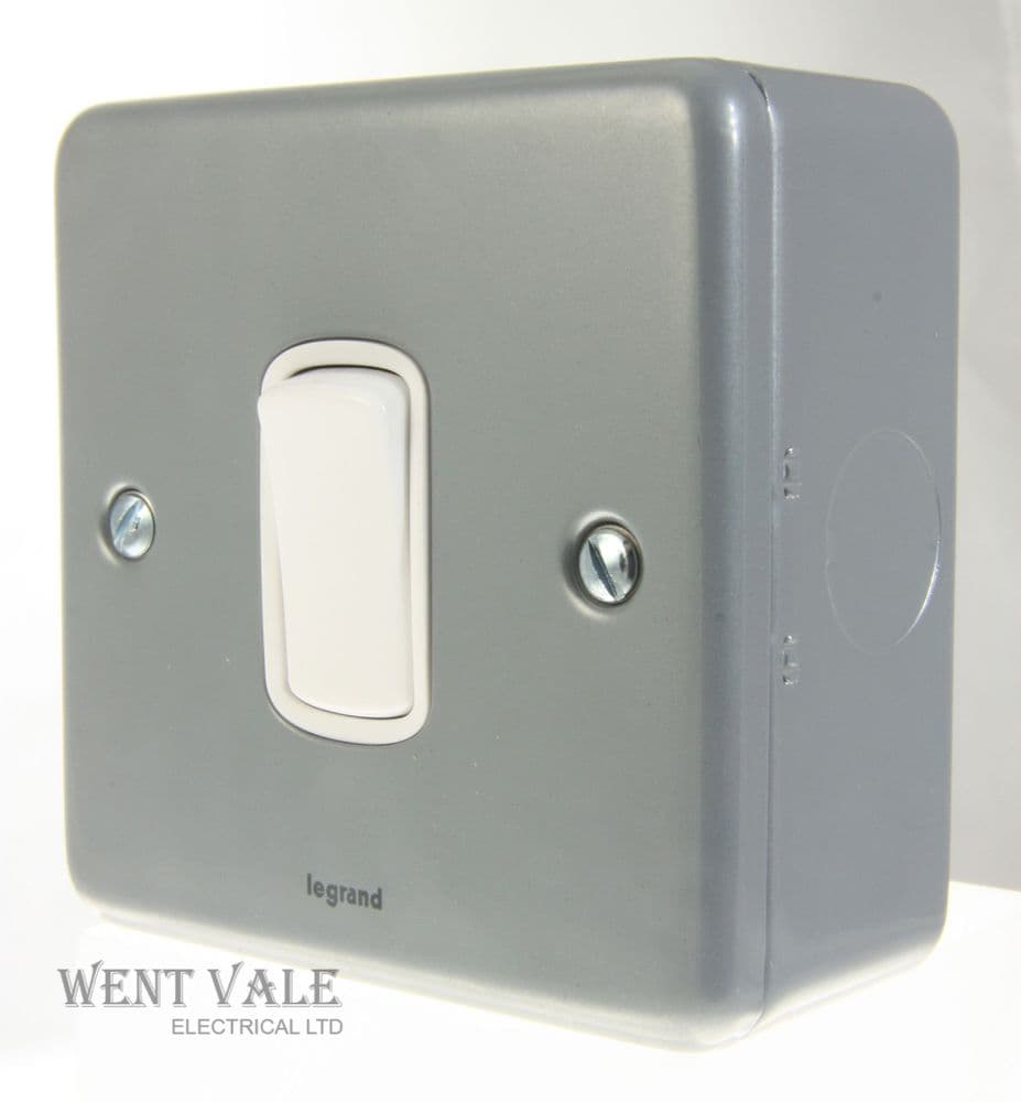 Legrand Synergy - 7338 01 - 10a 1 Gang 2 Way Metalclad Switch New