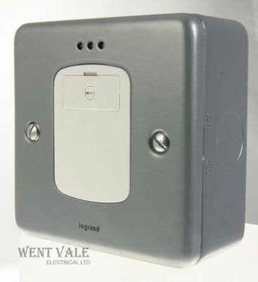 Legrand Synergy - 7338 31 - 13a  Metalclad Un-switched Fused Spur + Neon - New