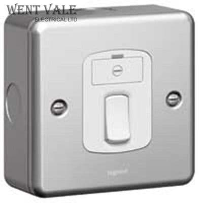 Legrand Synergy - 7338 34 - 13a  Metalclad Switc Fused Spur New
