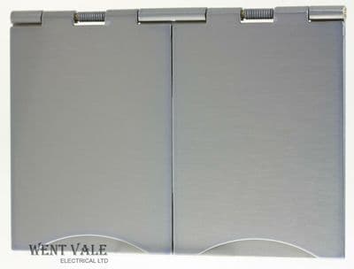 MK Albany Plus - 796 BRC - Four Module Euro Module Floor Mounted Frame/Plate