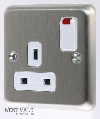 MK Albany Plus - K2458 BSS - 13a 1 Gang Switched Socket with Neon New