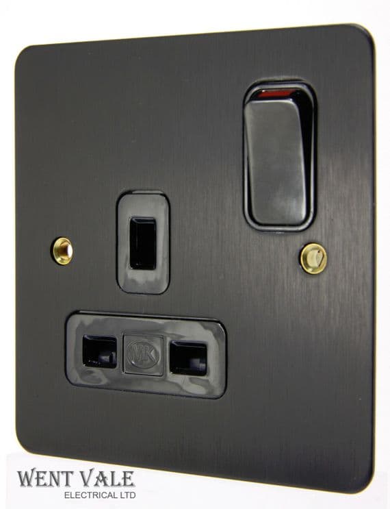 MK Edge - K14357 BLA B - 13a 1g Switched Dual Earth Socket New in Box