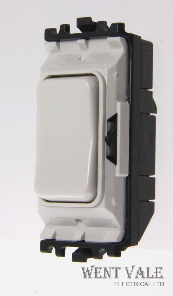 MK Grid Plus - K4900 WHI - 10a SP Two Way And Off Retractive Switch Module