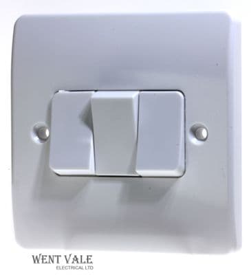 MK Logic Plus - K4873 WHI - 10a 3 Gang 2 Way Plate Switch New