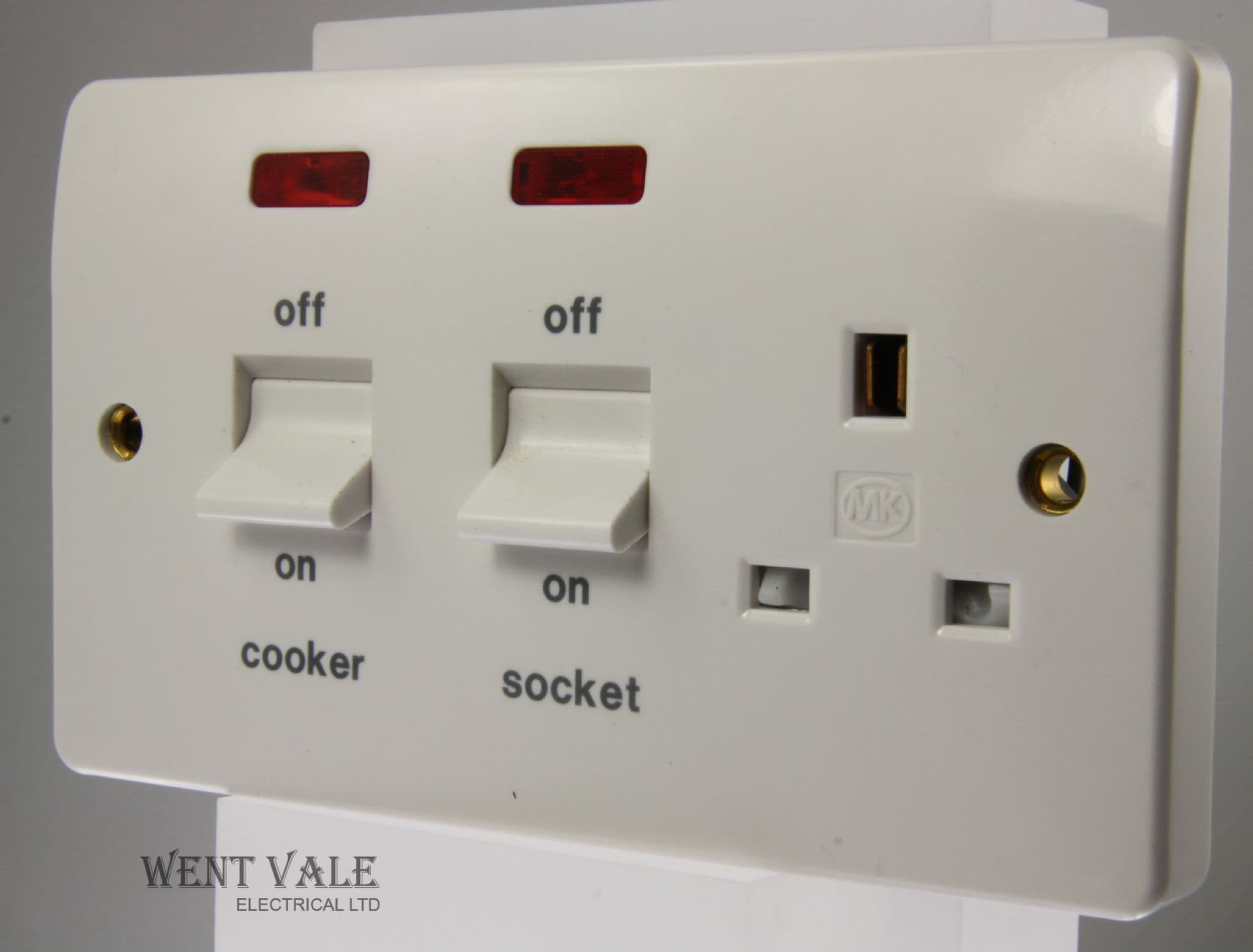 MK Logic Plus - K5061 WHI - 45a Double Pole Cooker Control & 13A Socket ...