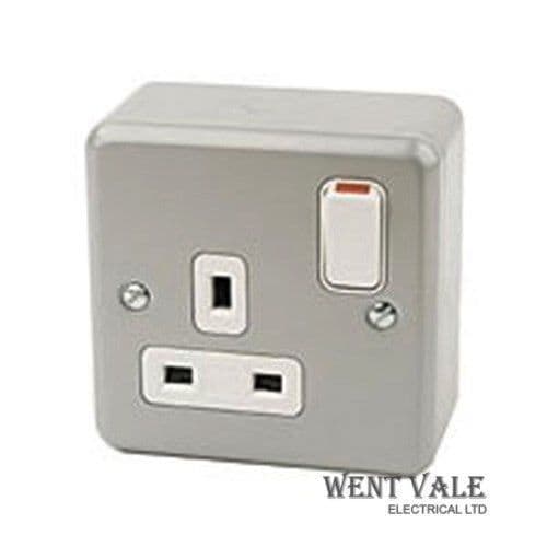 MK Metalclad Plus - K2977 ALM - 13a 1 Gang Switched Socket New