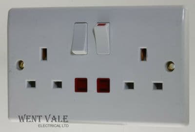 Selectric Smooth - SSL526 - Twin 13 Amp Double Pole Switched Socket with Neons