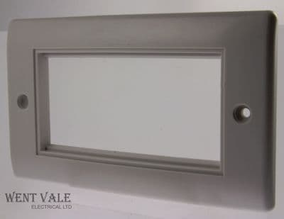 Selectric Smooth - SUN-4 -  White Moulded 4 Module Media/Data Plate New