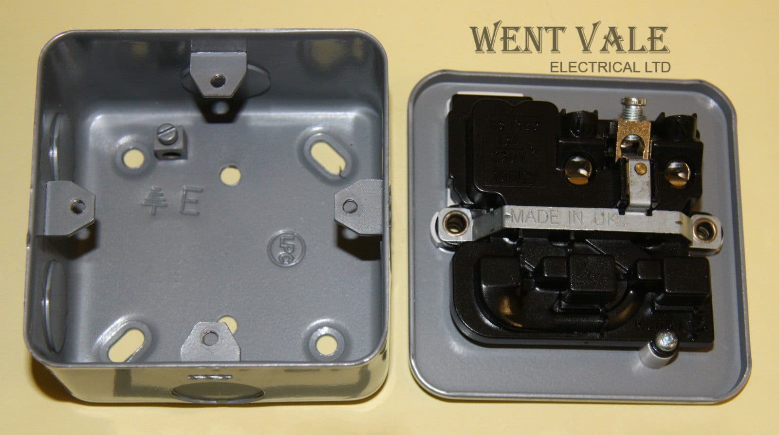 Tenby Metalclad - 7018MC - 13a One Gang Switched Surface Socket Un-used