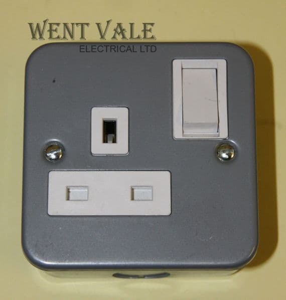 Tenby Metalclad - 7018MC - 13a One Gang Switched Surface Socket Un-used