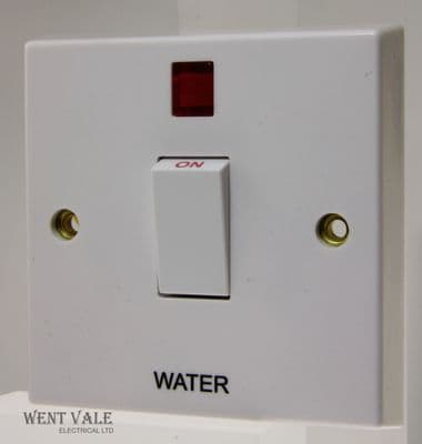 Volex - VX1060-WTR - 20a White Moulded Double Pole Switch + Neon Marked 