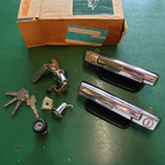 BCC4033 - XJS Door Handle & Lock Set