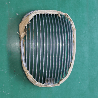 BD13022 - XK150 Grille (Original)